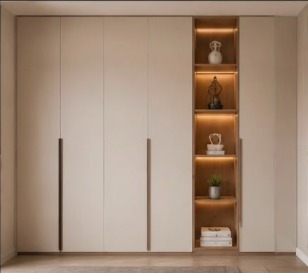 سبعة عشر تصميم دواليب وغرف ملابس — تصميم بسيط بألوان هادئة: تصميم ناعم بألوان متجانسة مع رف جانبي بإضاءة مخفية.
